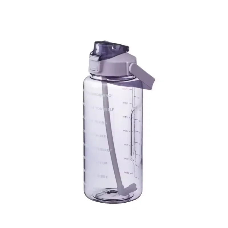 2 Liter Trinkflasche mit Zeitmarkierung & Strohhalm - Motivations-Wasserflasche für Sport & Fitness
