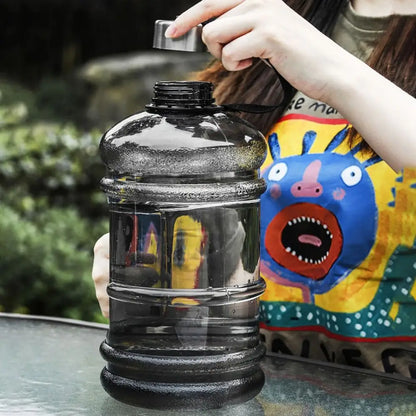 Sport Wasserflasche 2L - Große Trinkflasche mit Griff für Gym & Training