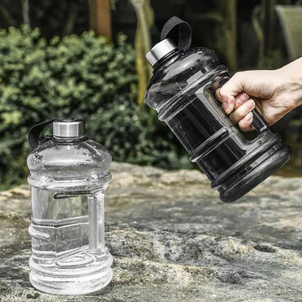 Sport Wasserflasche 2L - Große Trinkflasche mit Griff für Gym & Training